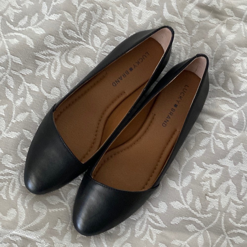 NWOT Lucky Brand size 8 flats